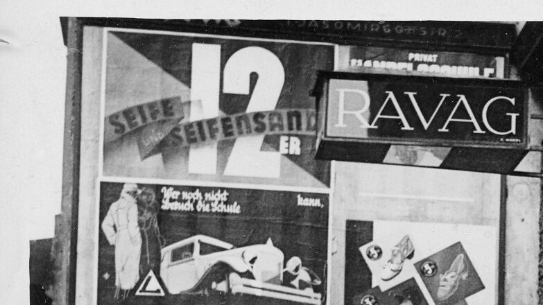 Eine historische Aufnahme einer Front eines Geschäftes